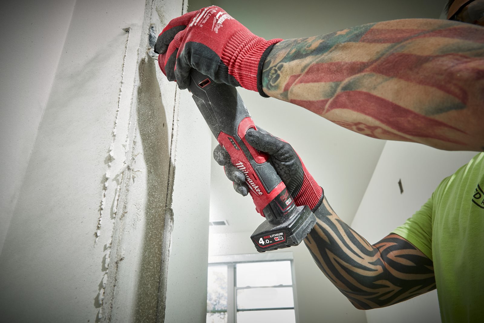 Unealtă multifuncțională M12 FUEL Milwaukee M12 FMT-0 - in utilizare 5