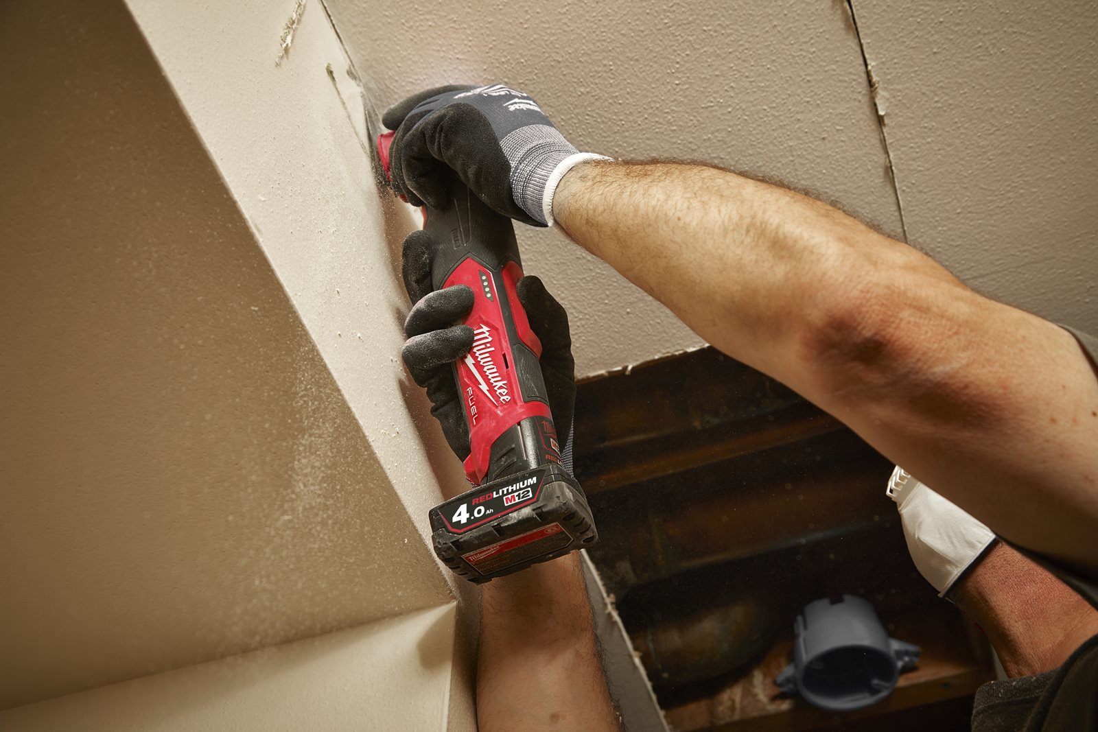 Unealtă multifuncțională M12 FUEL Milwaukee M12 FMT-0 - in utilizare 6