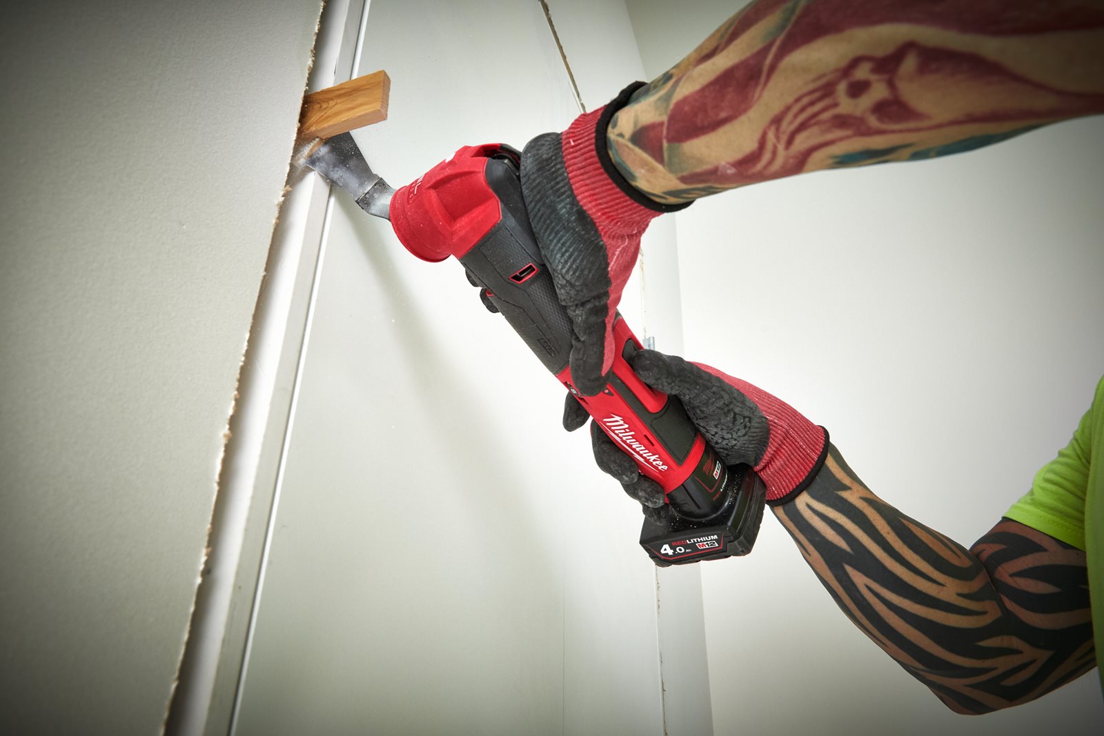 Unealtă multifuncțională M12 FUEL Milwaukee M12 FMT-0 - in utilizare 7