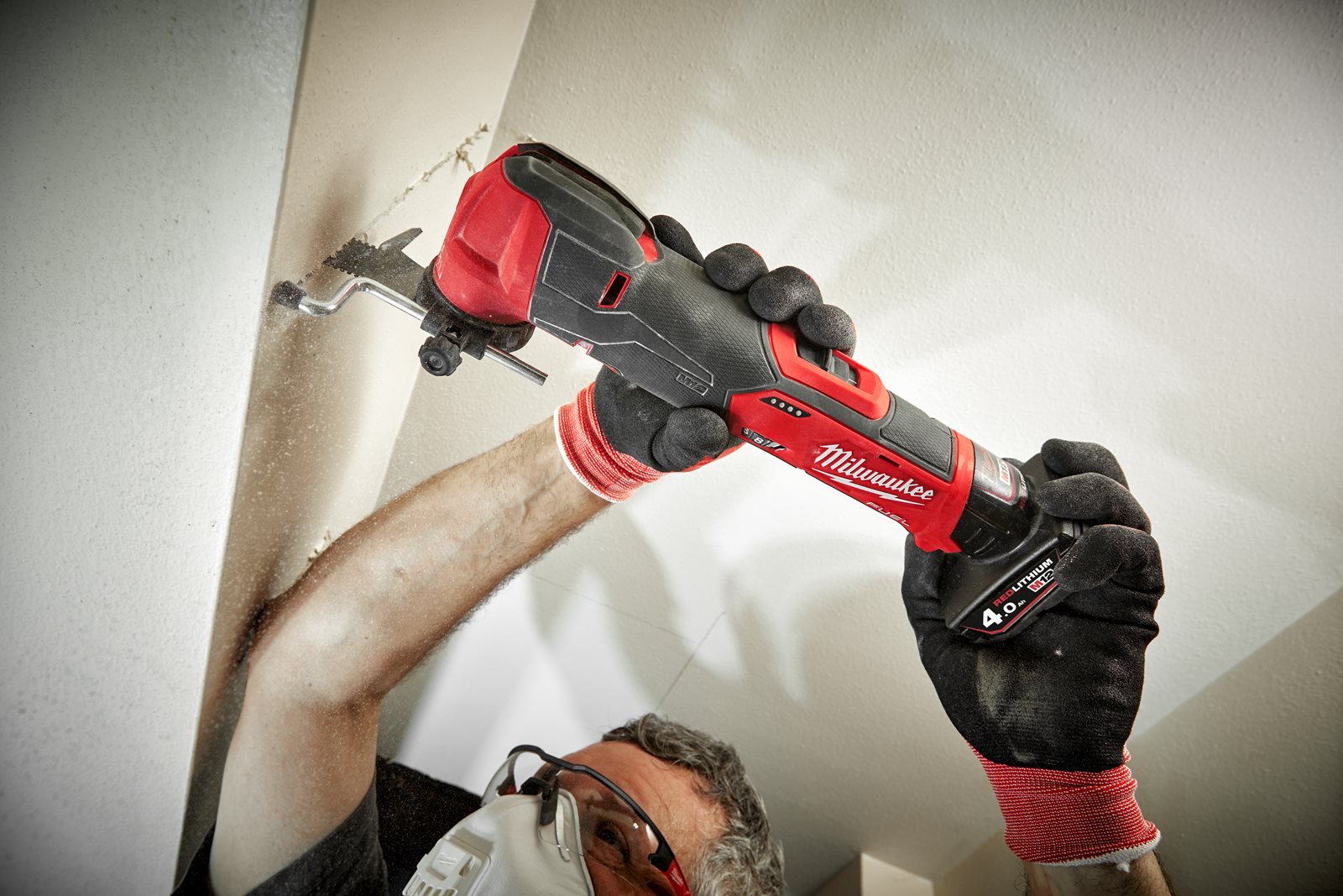 Unealtă multifuncțională M12 FUEL Milwaukee M12 FMT-0 - in utilizare 8