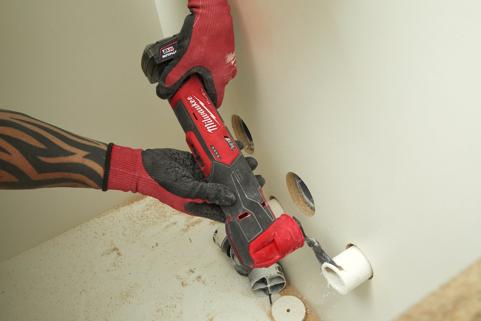 Unealtă multifuncțională M12 FUEL Milwaukee M12 FMT-0 - in utilizare 9