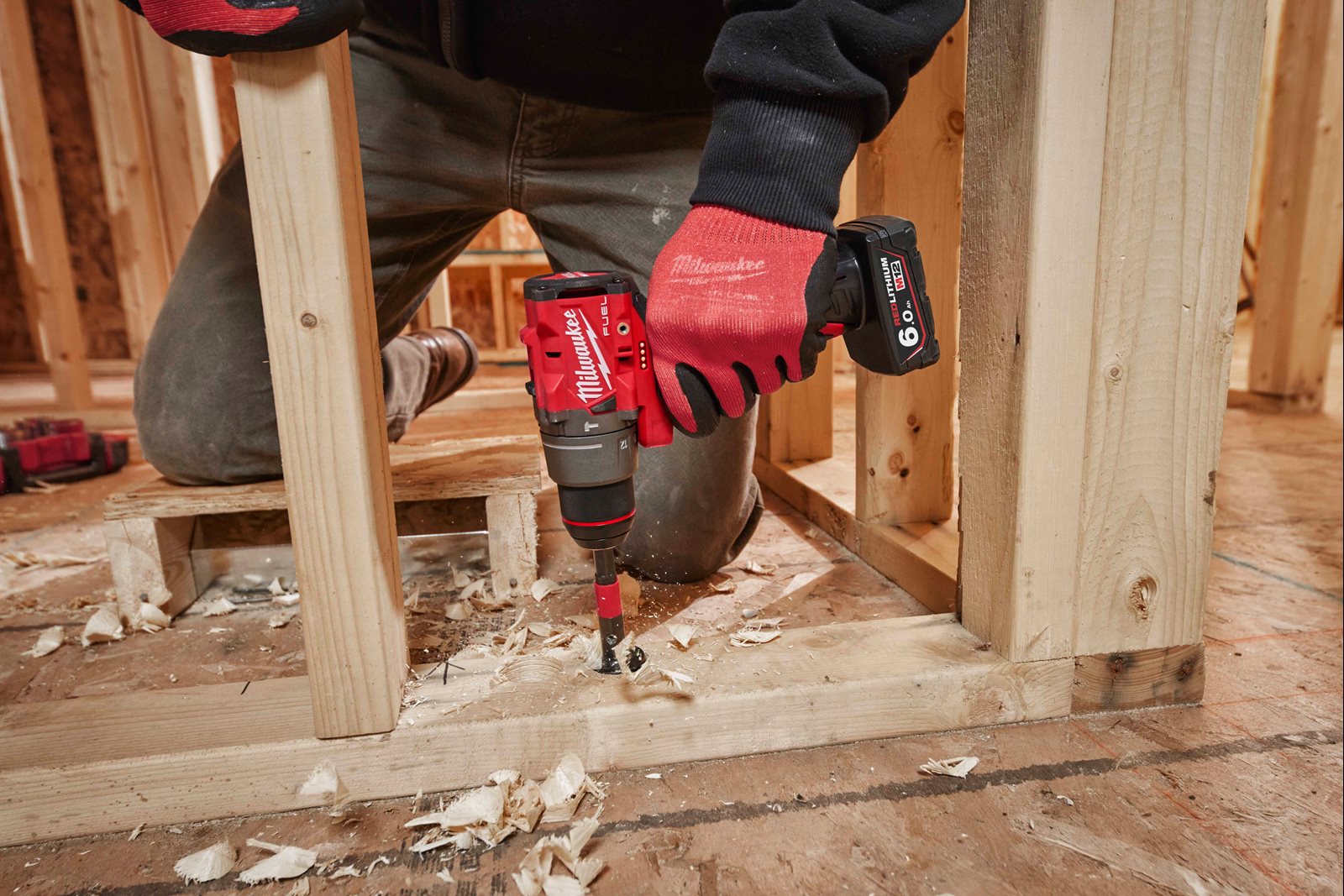 Mașină de găurit cu percuție M12 FUEL subcompactă Milwaukee M12 FPD2-0 - in utilizare 4