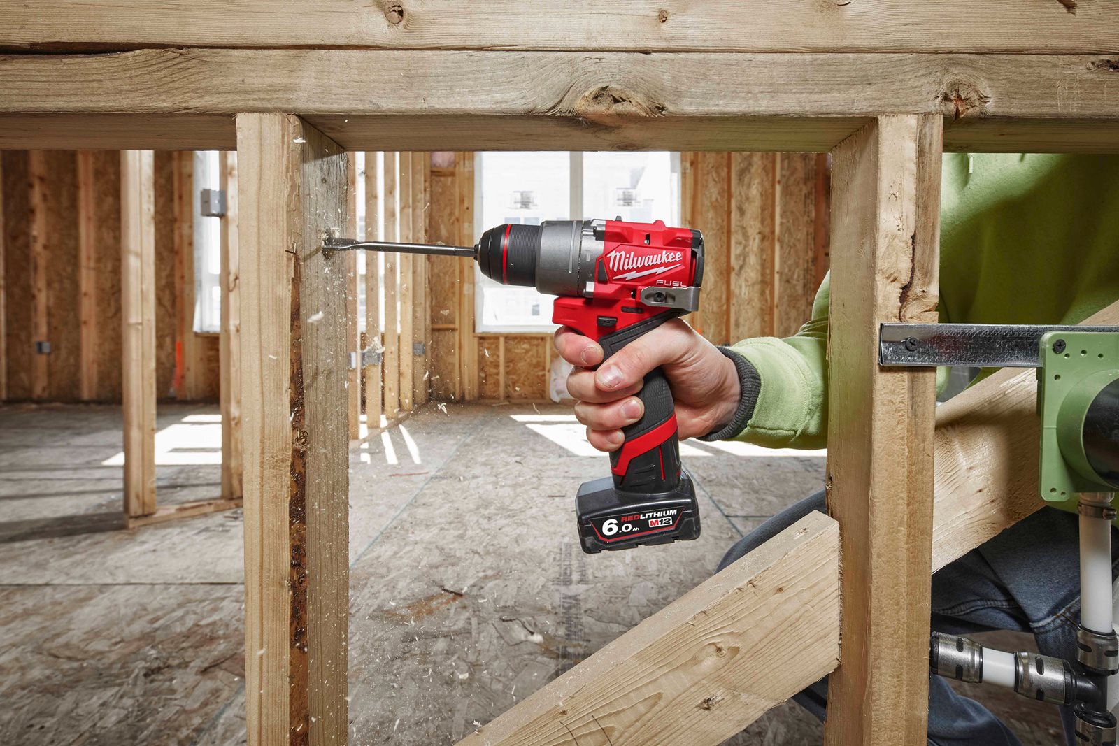 Mașină de găurit cu percuție M12 FUEL subcompactă Milwaukee M12 FPD2-0 - in utilizare 5