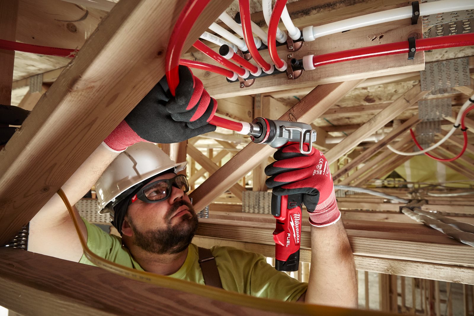 Dispozitiv expandare sub compact M12 FUEL UPONOR Q&E Milwaukee M12 FPXP-0C - in utilizare 3