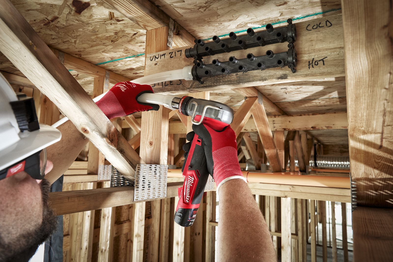 Dispozitiv expandare sub compact M12 FUEL UPONOR Q&E Milwaukee M12 FPXP-0C - in utilizare 4