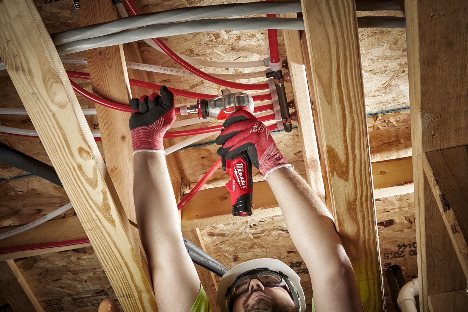 Dispozitiv expandare sub compact M12 FUEL UPONOR Q&E Milwaukee M12 FPXP-0C - in utilizare 5