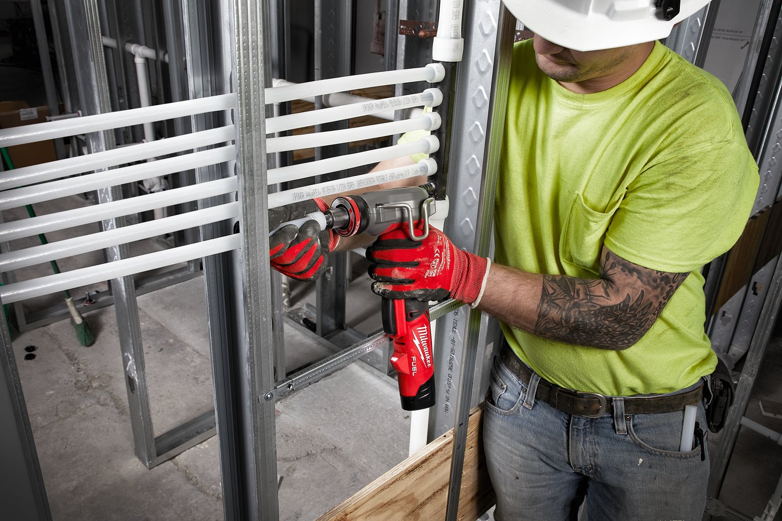 Dispozitiv expandare sub compact M12 FUEL UPONOR Q&E Milwaukee M12 FPXP-0C - in utilizare 6