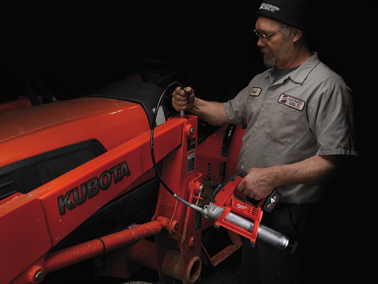 Pistol de gresat M12 subcompact Milwaukee M12 GG-0 - in utilizare 1