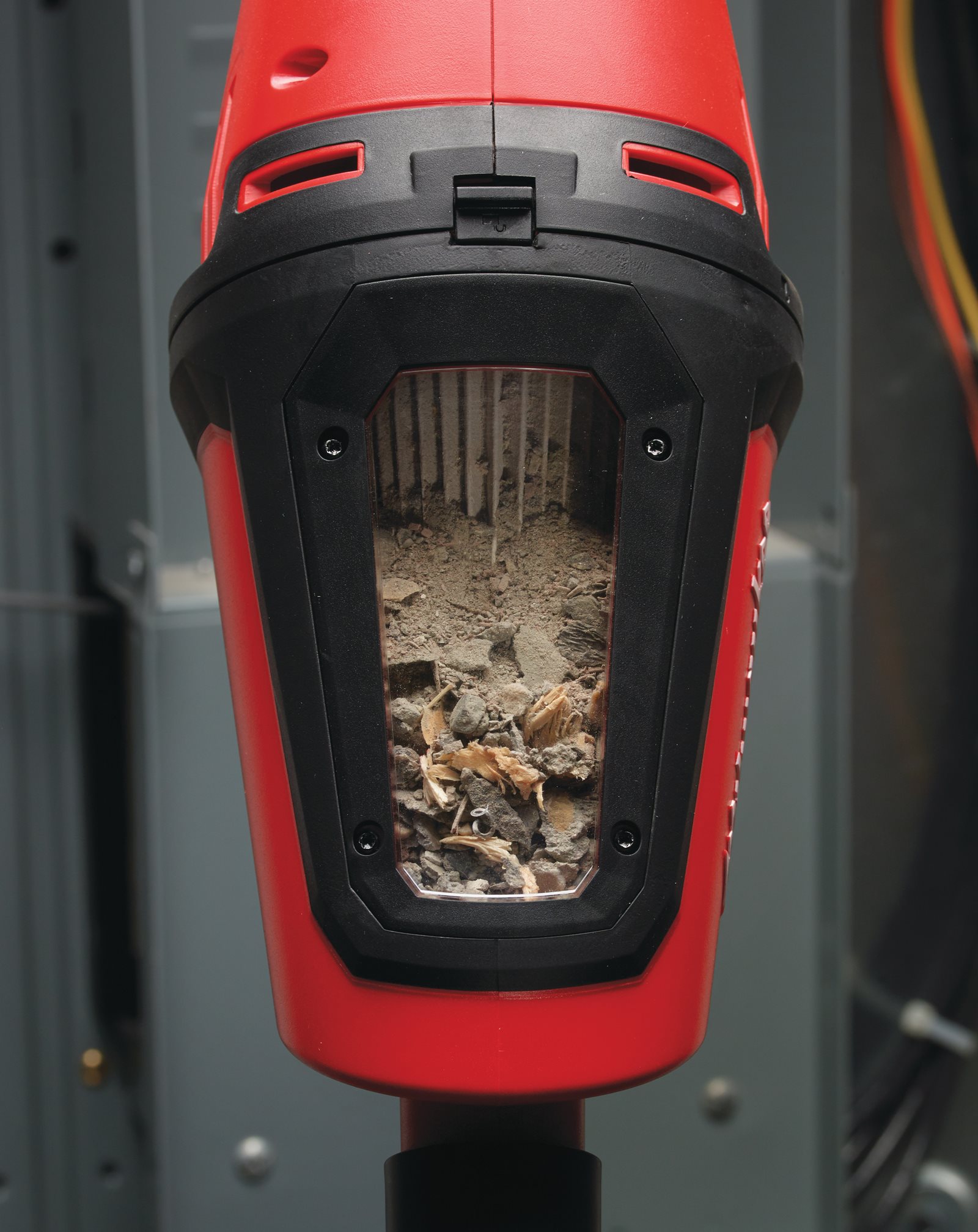 Aspirator portabil M12 subcompact Milwaukee M12 HV-0 - in utilizare 6