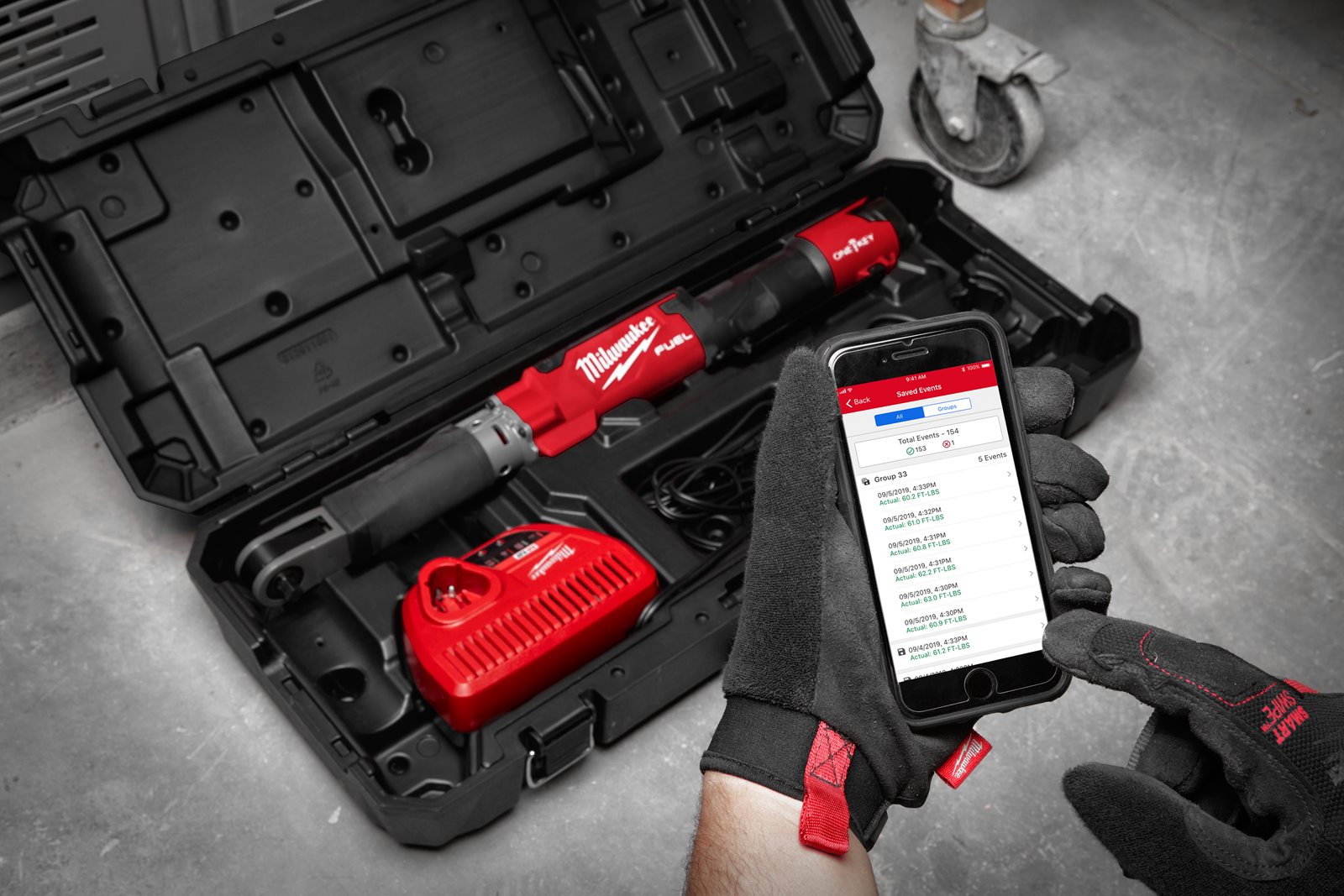 Cheie dinamometrică digitală 1/2" M12 FUEL ONE-KEY Milwaukee M12 ONEFTR12-0C - in utilizare 1