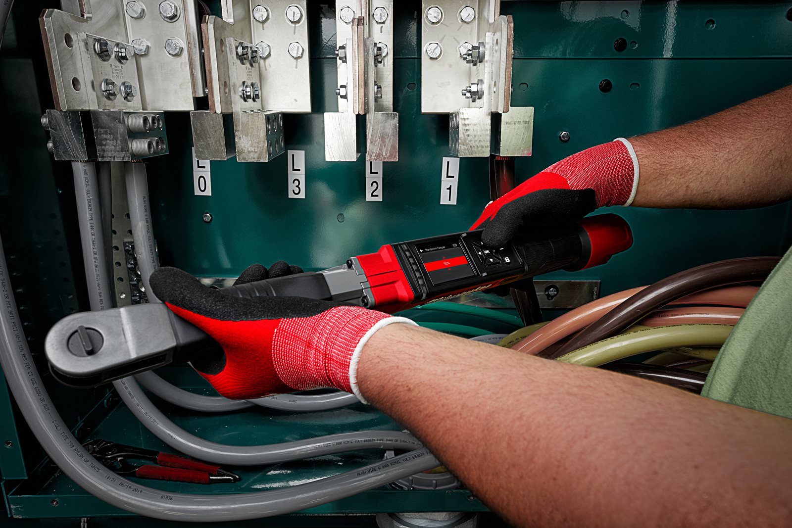 Cheie dinamometrică digitală 3/8 " M12 FUEL ONE-KEY Milwaukee M12 ONEFTR38-0C - in utilizare 9