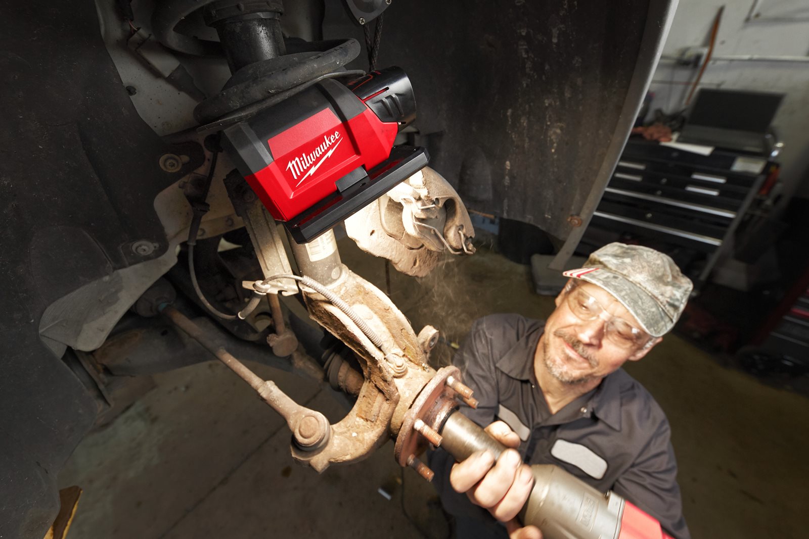 Proiector pivotant M12 Milwaukee M12 PAL-0 - in utilizare 10
