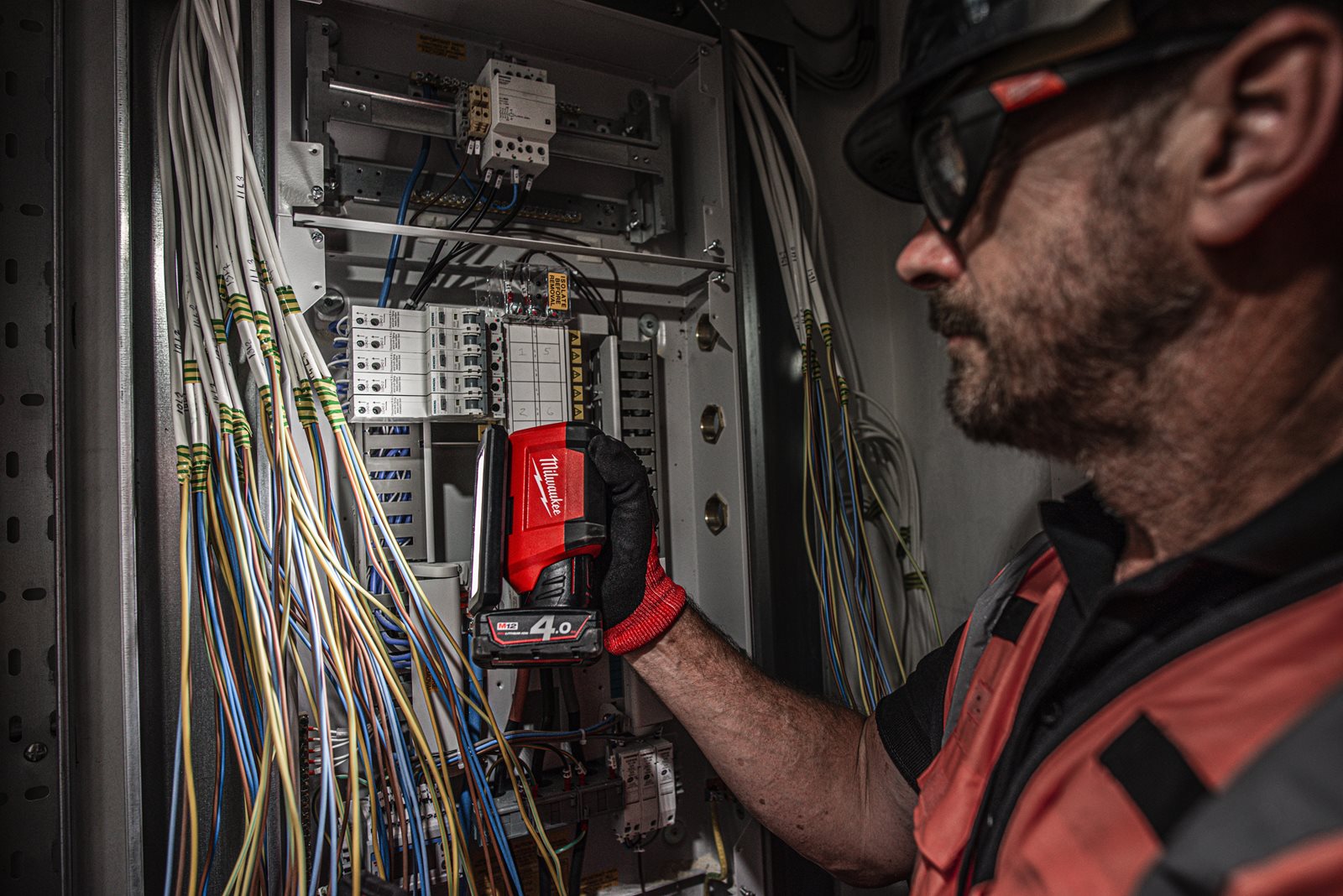 Proiector pivotant M12 Milwaukee M12 PAL-0 - in utilizare 12