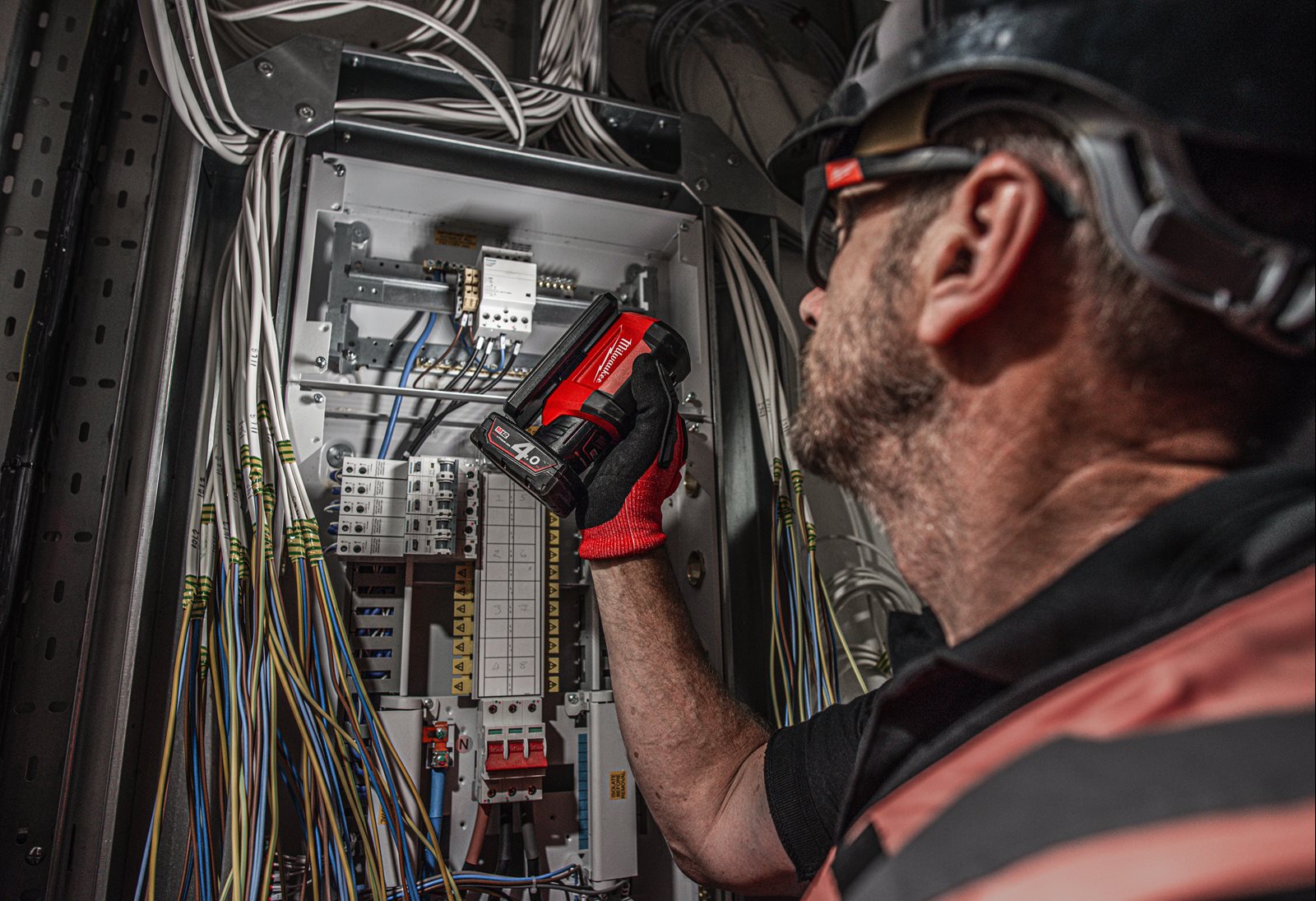 Proiector pivotant M12 Milwaukee M12 PAL-0 - in utilizare 13