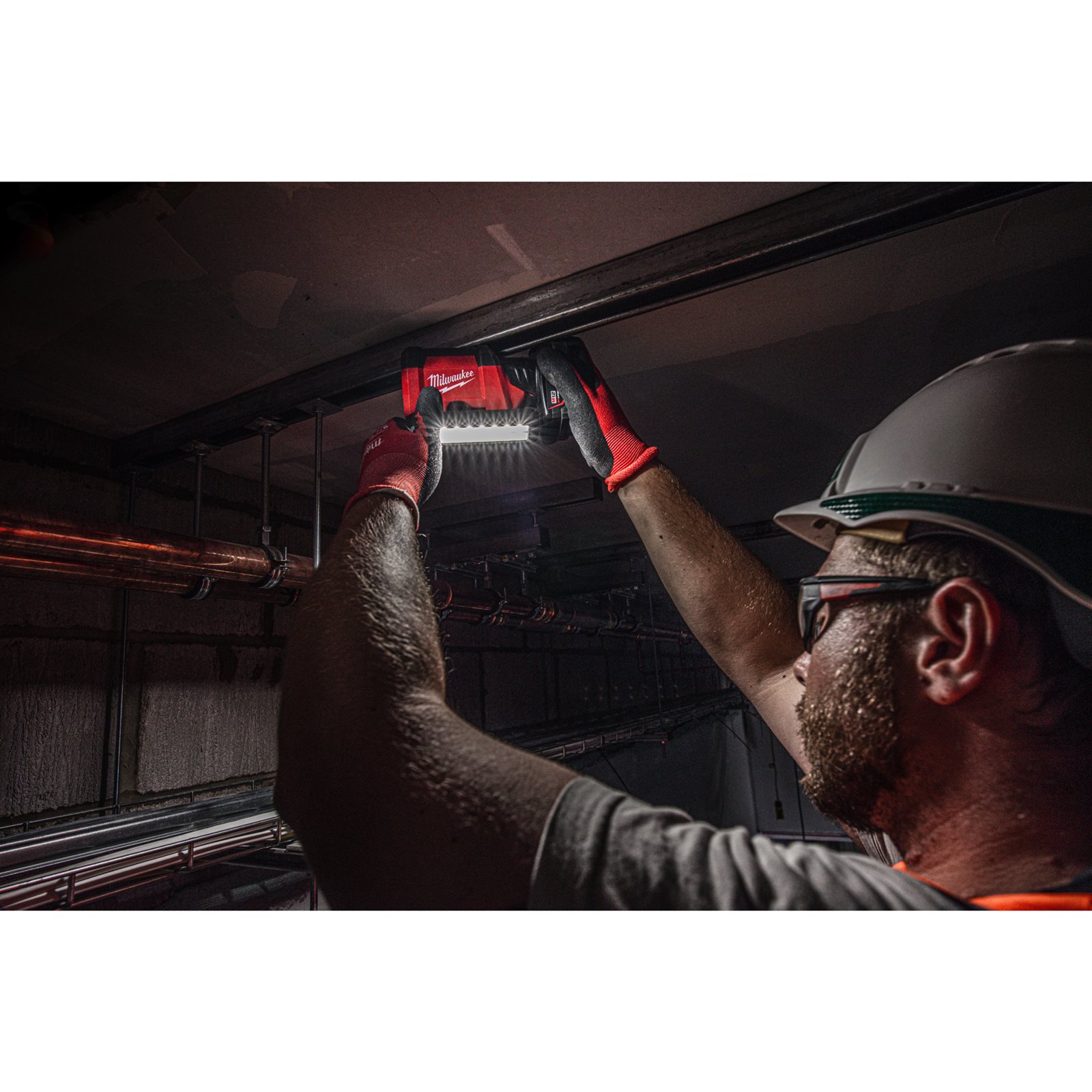 Proiector pivotant M12 Milwaukee M12 PAL-0 - detaliu 2