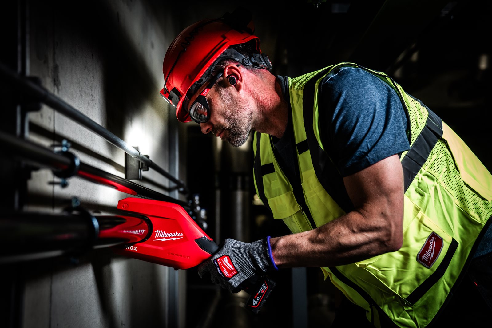 Tăietor de țevi din oțel inoxidabil M12 RAPTORXL Milwaukee M12 PCSS54-0 - in utilizare 2