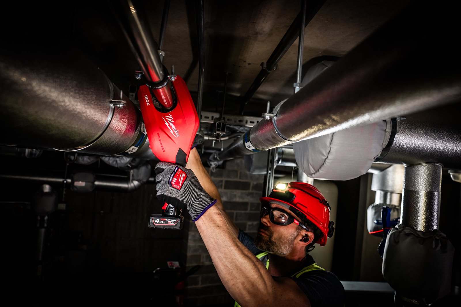 Tăietor de țevi din oțel inoxidabil M12 RAPTORXL Milwaukee M12 PCSS54-0 - in utilizare 4