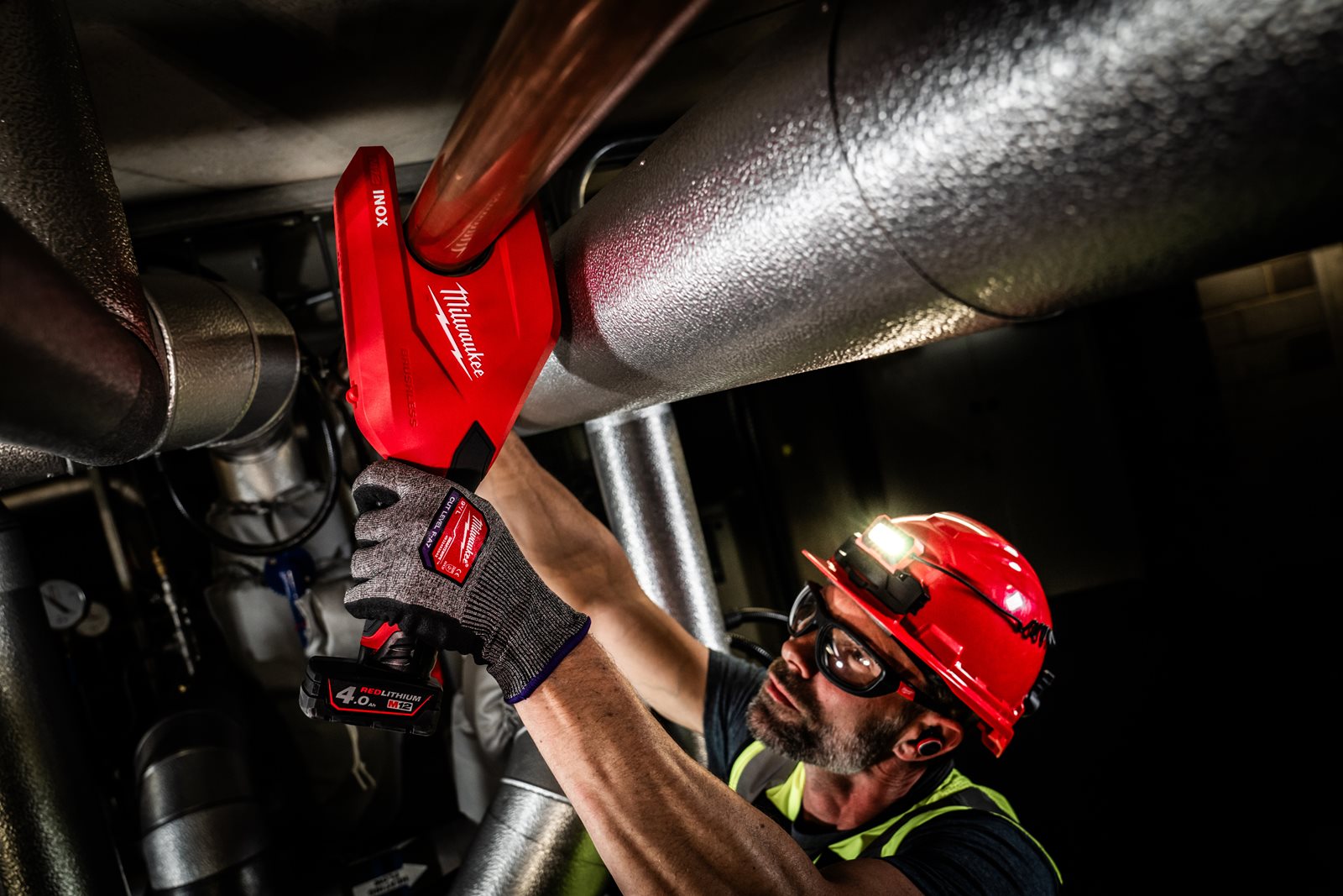 Tăietor de țevi din oțel inoxidabil M12 RAPTORXL Milwaukee M12 PCSS54-0 - in utilizare 5