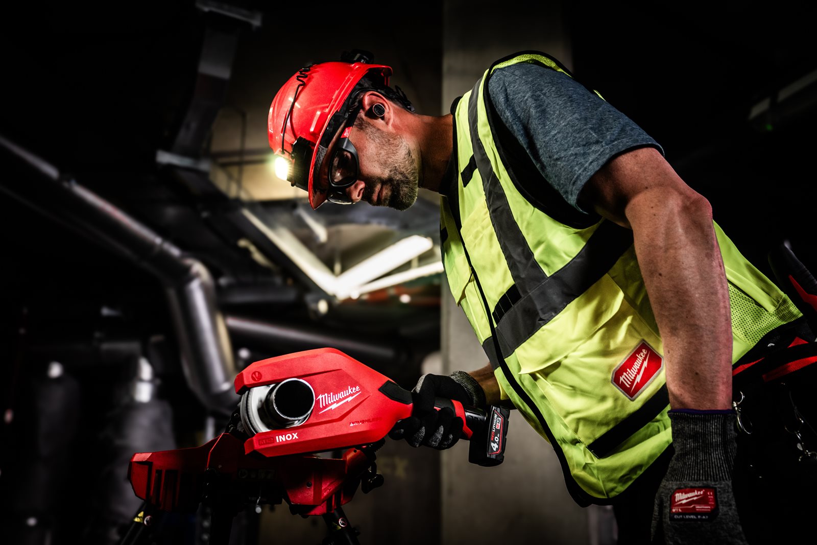 Tăietor de țevi din oțel inoxidabil M12 RAPTORXL Milwaukee M12 PCSS54-0 - in utilizare 7