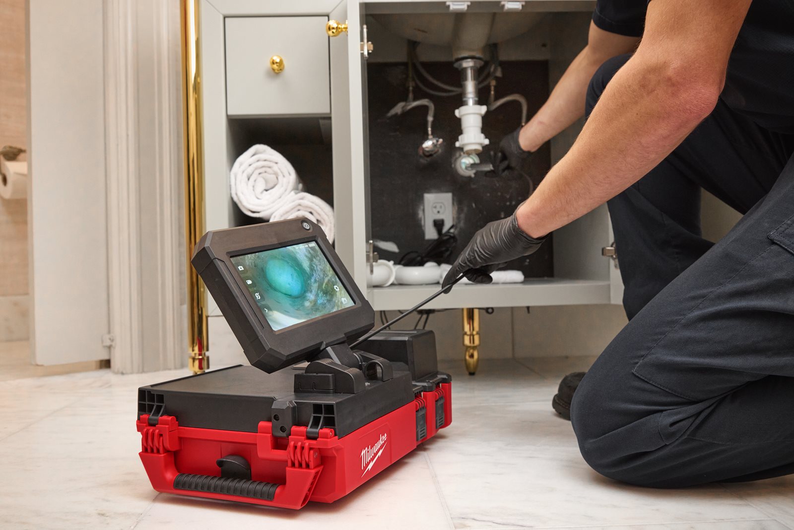 Cameră inspecție canalizare M12 PACKOUT Milwaukee M12 POSIC-0 - in utilizare 2