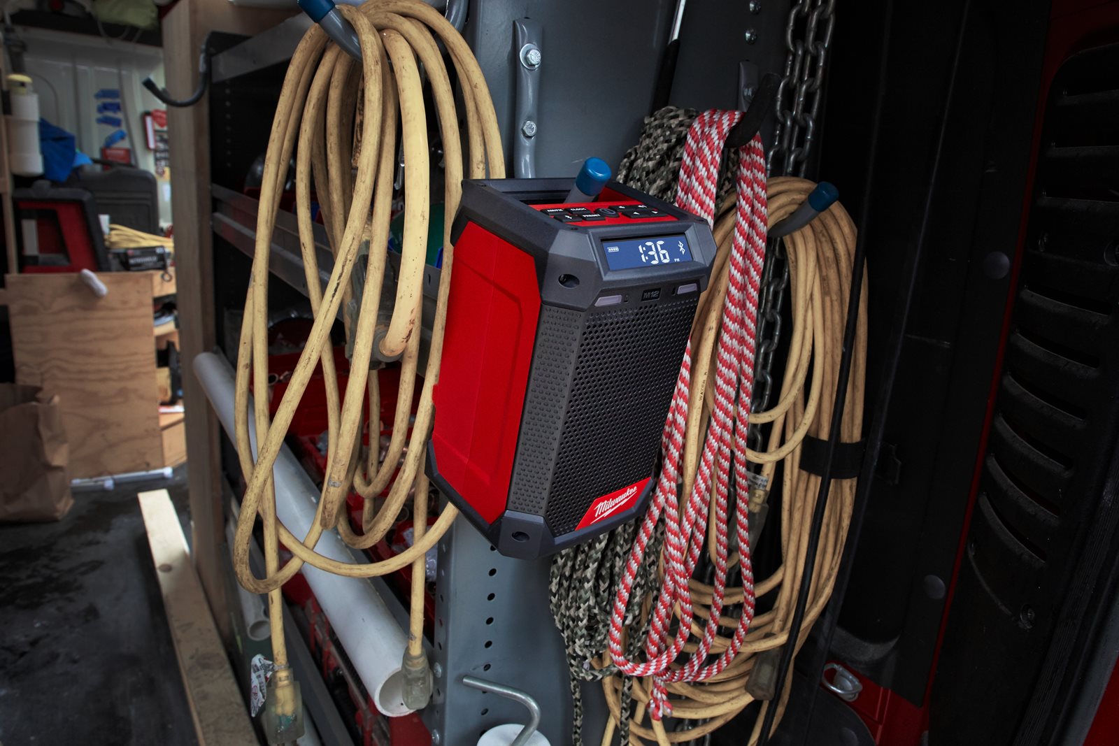 Radio încărcător DAB+ M12 Milwaukee M12 RCDAB+-0 - in utilizare 1