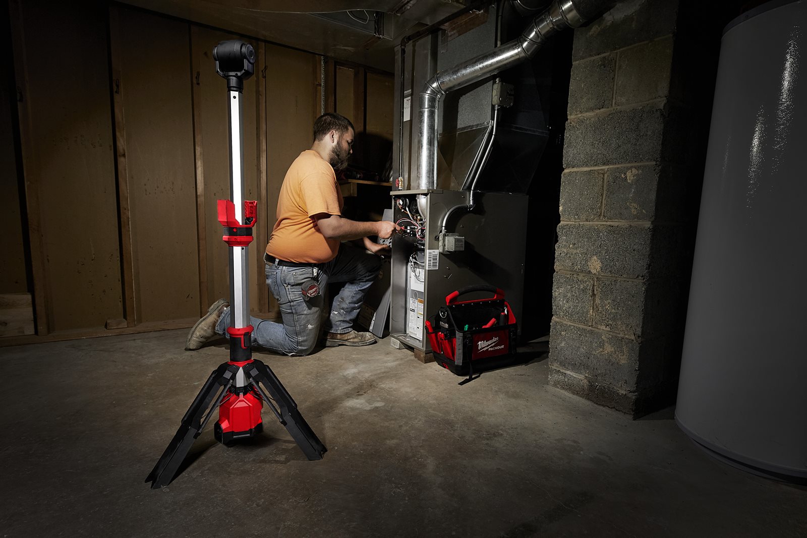 Proiector turn M12 Milwaukee M12 SAL-0 - in utilizare 2