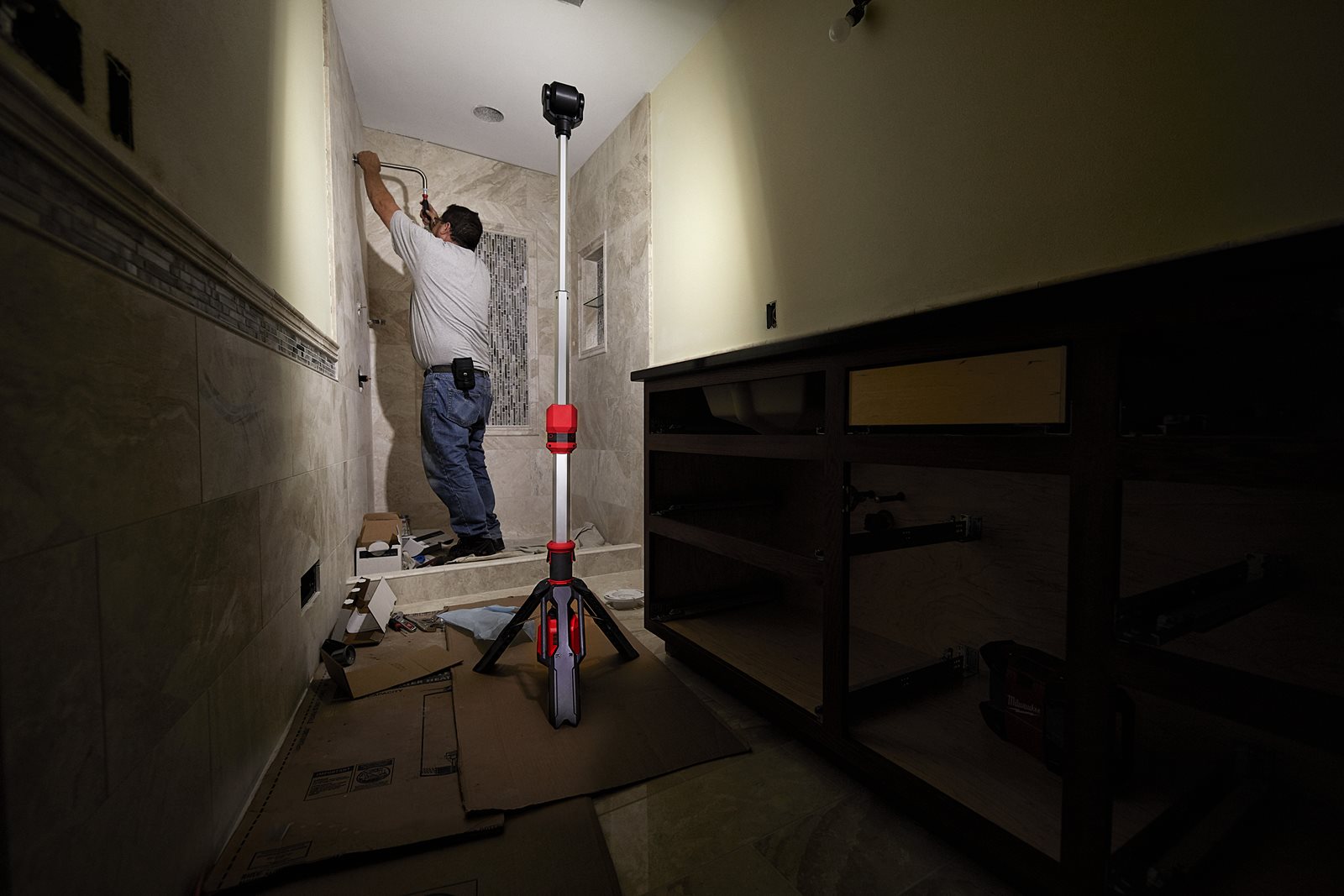 Proiector turn M12 Milwaukee M12 SAL-0 - in utilizare 4