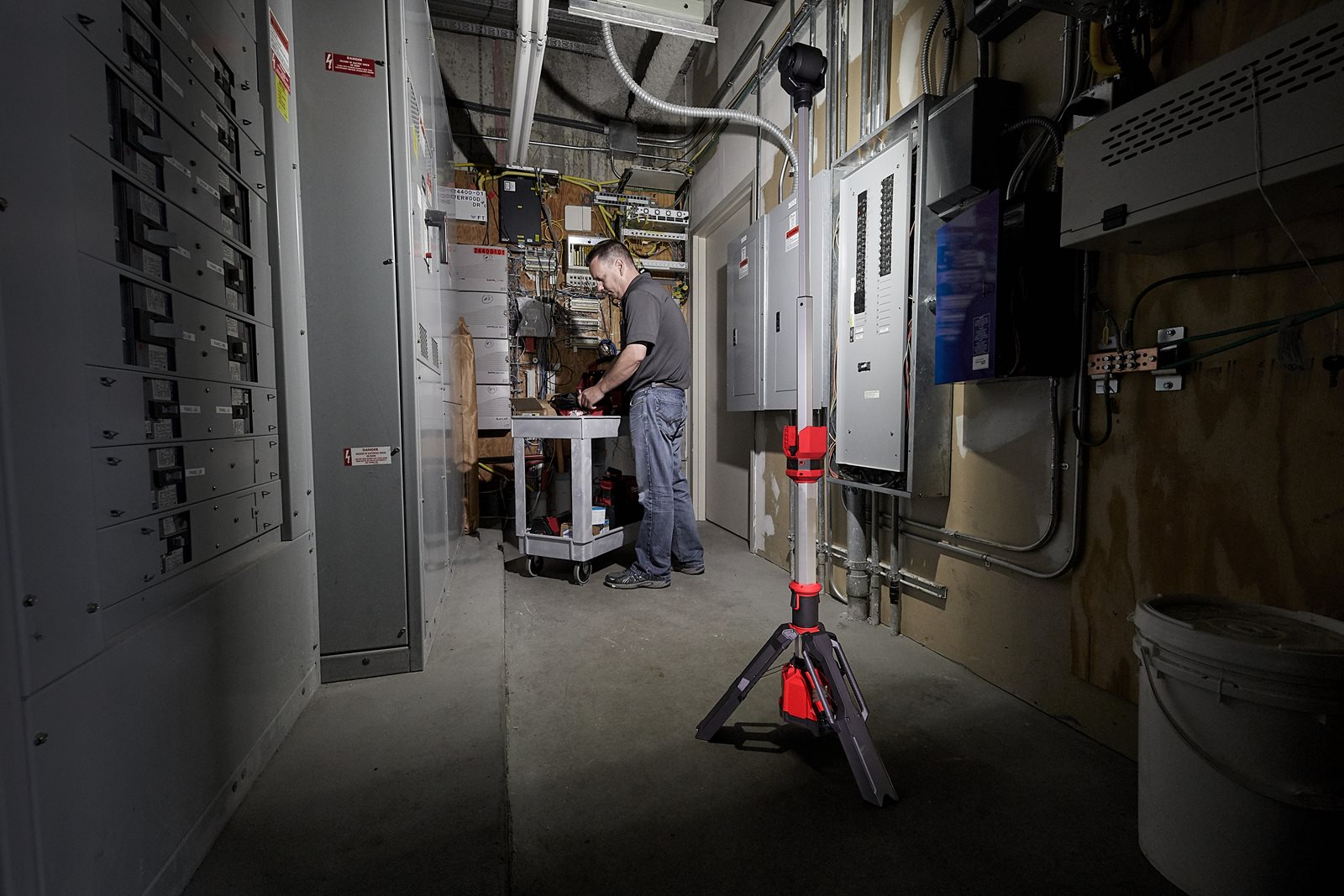 Proiector turn M12 Milwaukee M12 SAL-0 - in utilizare 5
