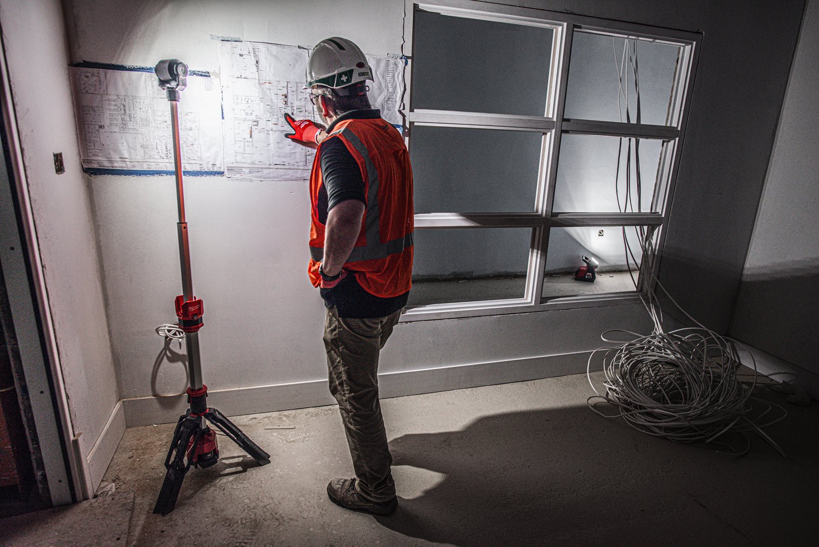 Proiector turn M12 Milwaukee M12 SAL-0 - in utilizare 8