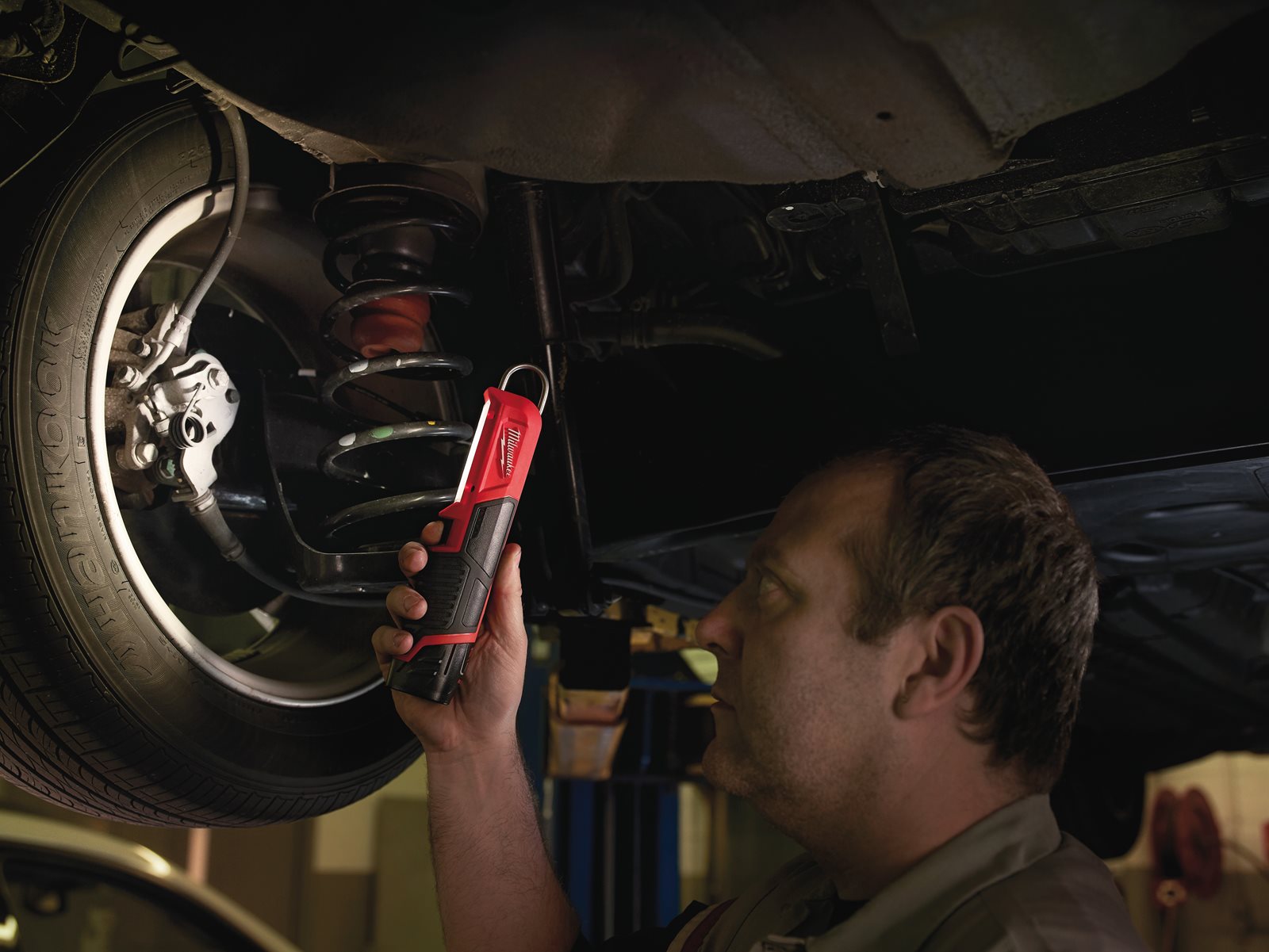 Lampă inspecție M12 Milwaukee M12 SL-0 - in utilizare 2