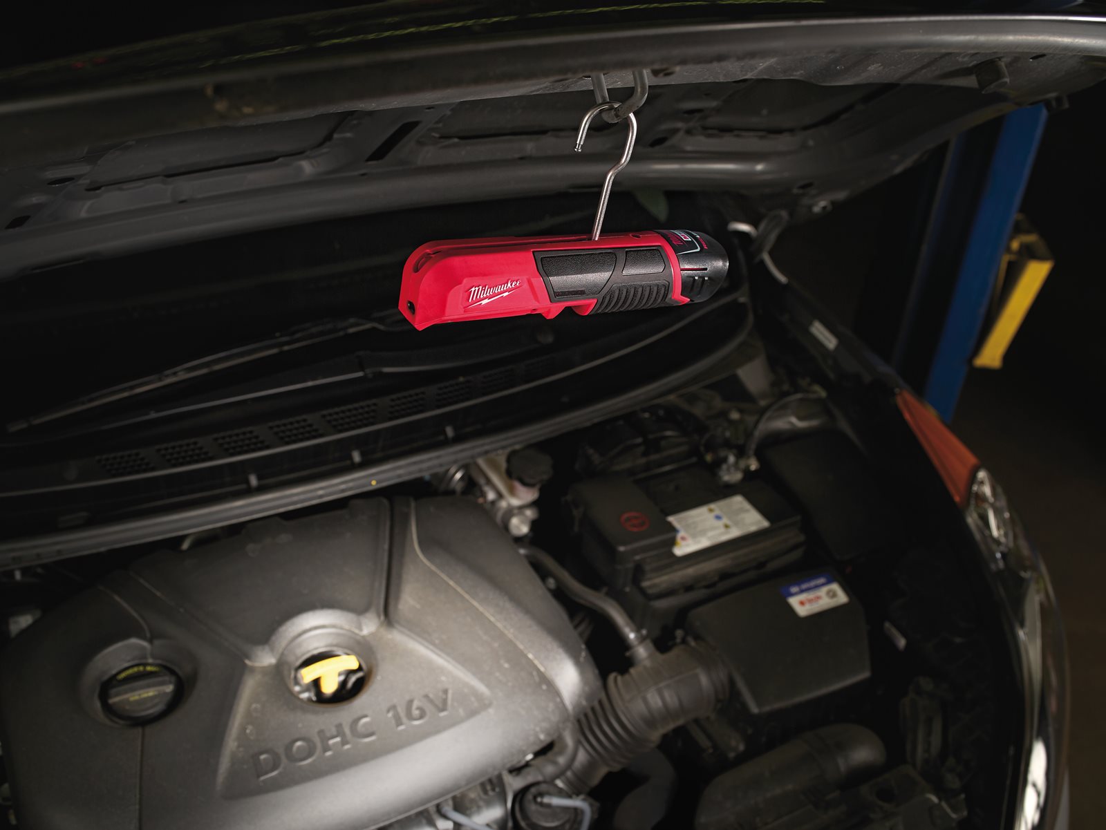 Lampă inspecție M12 Milwaukee M12 SL-0 - in utilizare 4