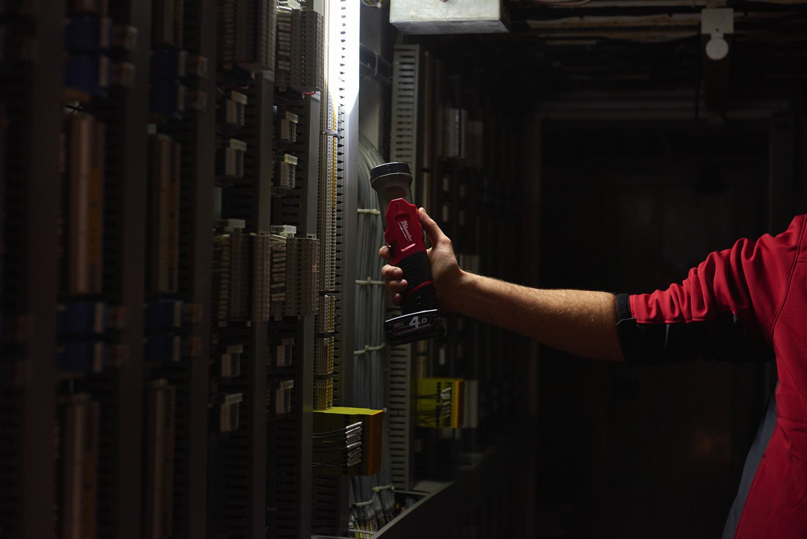Lanternă LED M12 Milwaukee M12 TLED-0 - in utilizare 1