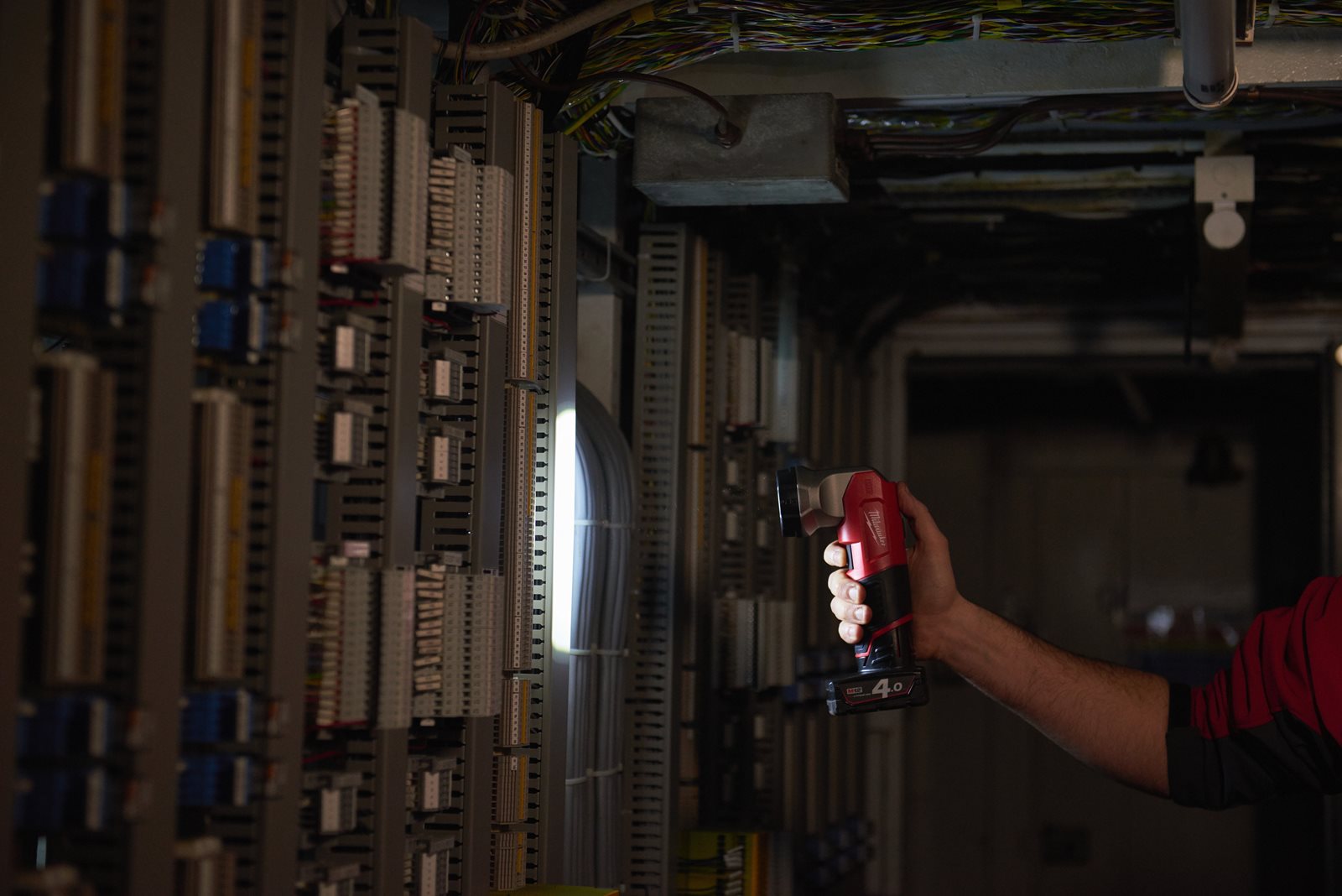 Lanternă LED M12 Milwaukee M12 TLED-0 - in utilizare 2