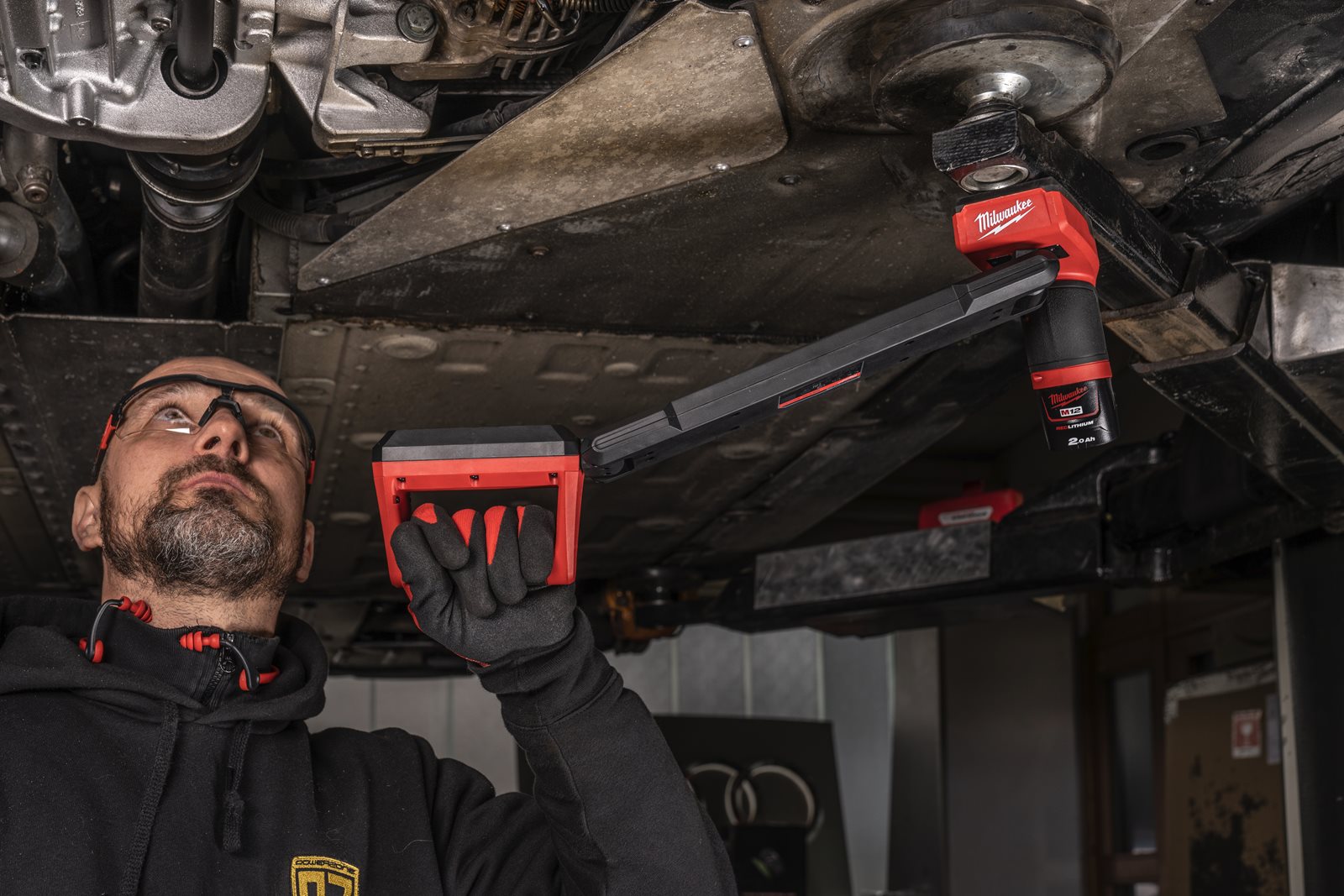 Lampă auto M12 Milwaukee M12 UCL-0 - in utilizare 11