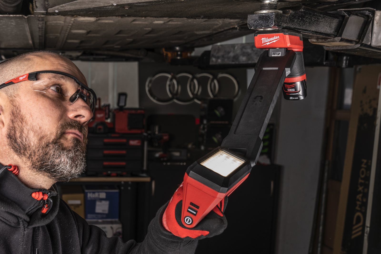 Lampă auto M12 Milwaukee M12 UCL-0 - in utilizare 12