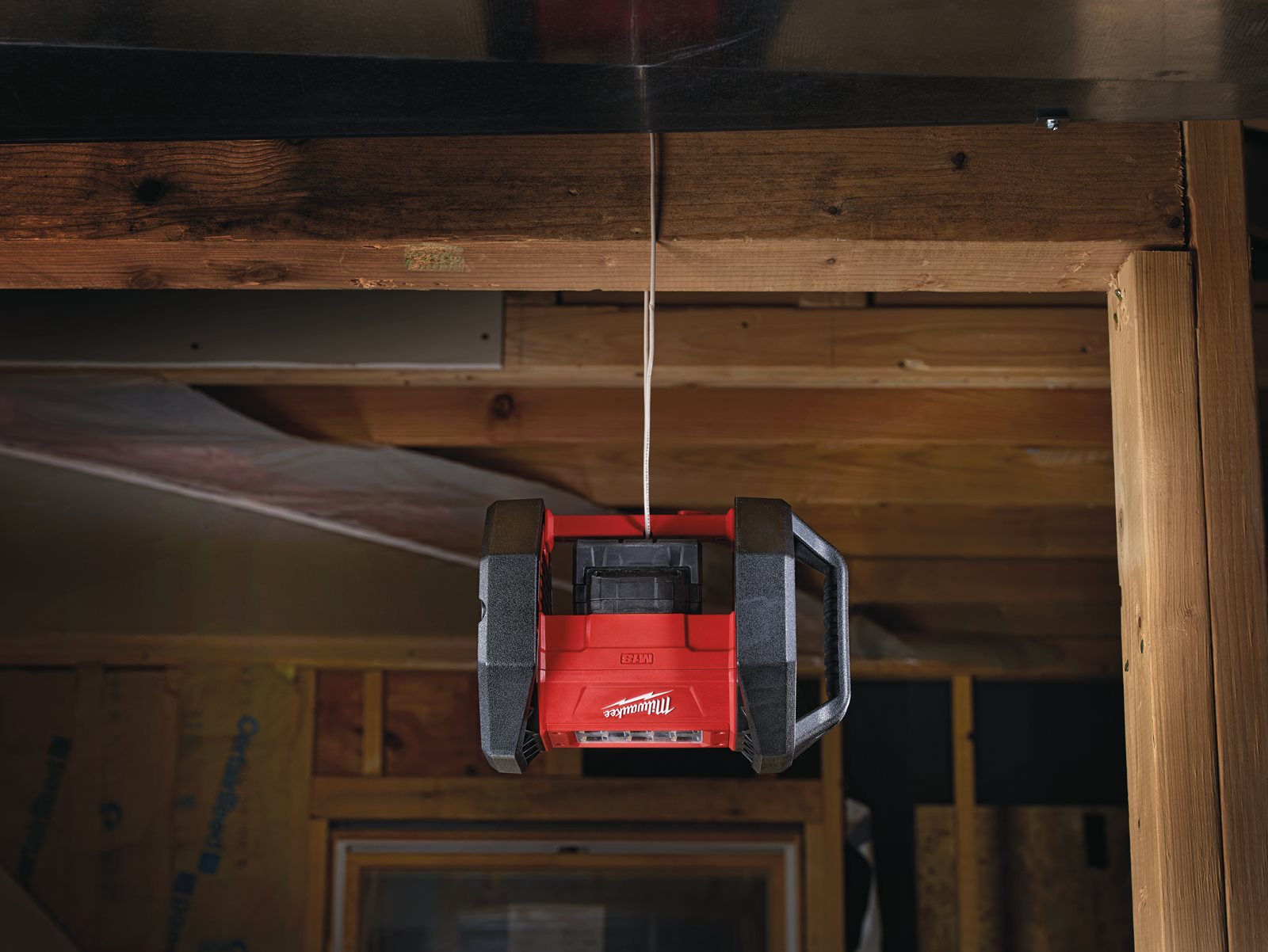 Proiector LED M18 Milwaukee M18 AL-0 - in utilizare 2