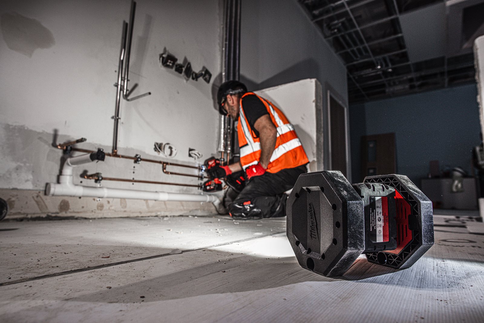 Proiector LED M18 Milwaukee M18 AL-0 - in utilizare 4