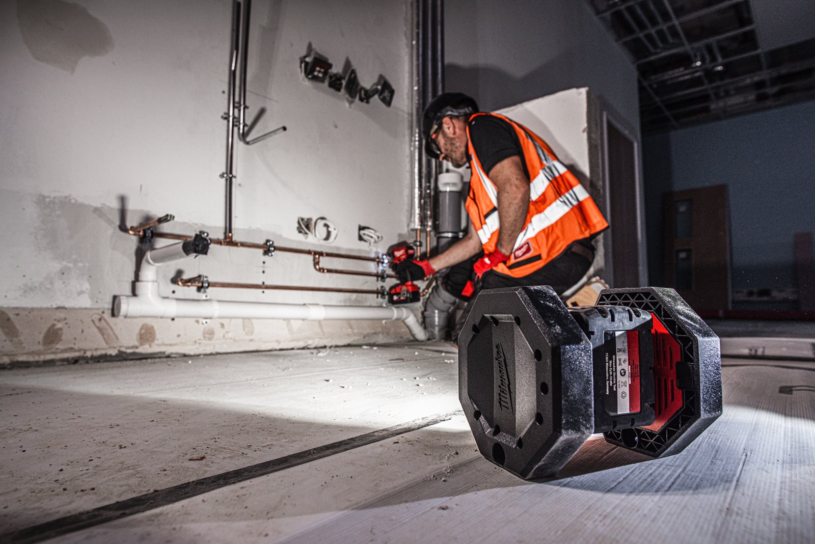 Proiector LED M18 Milwaukee M18 AL-0 - in utilizare 5