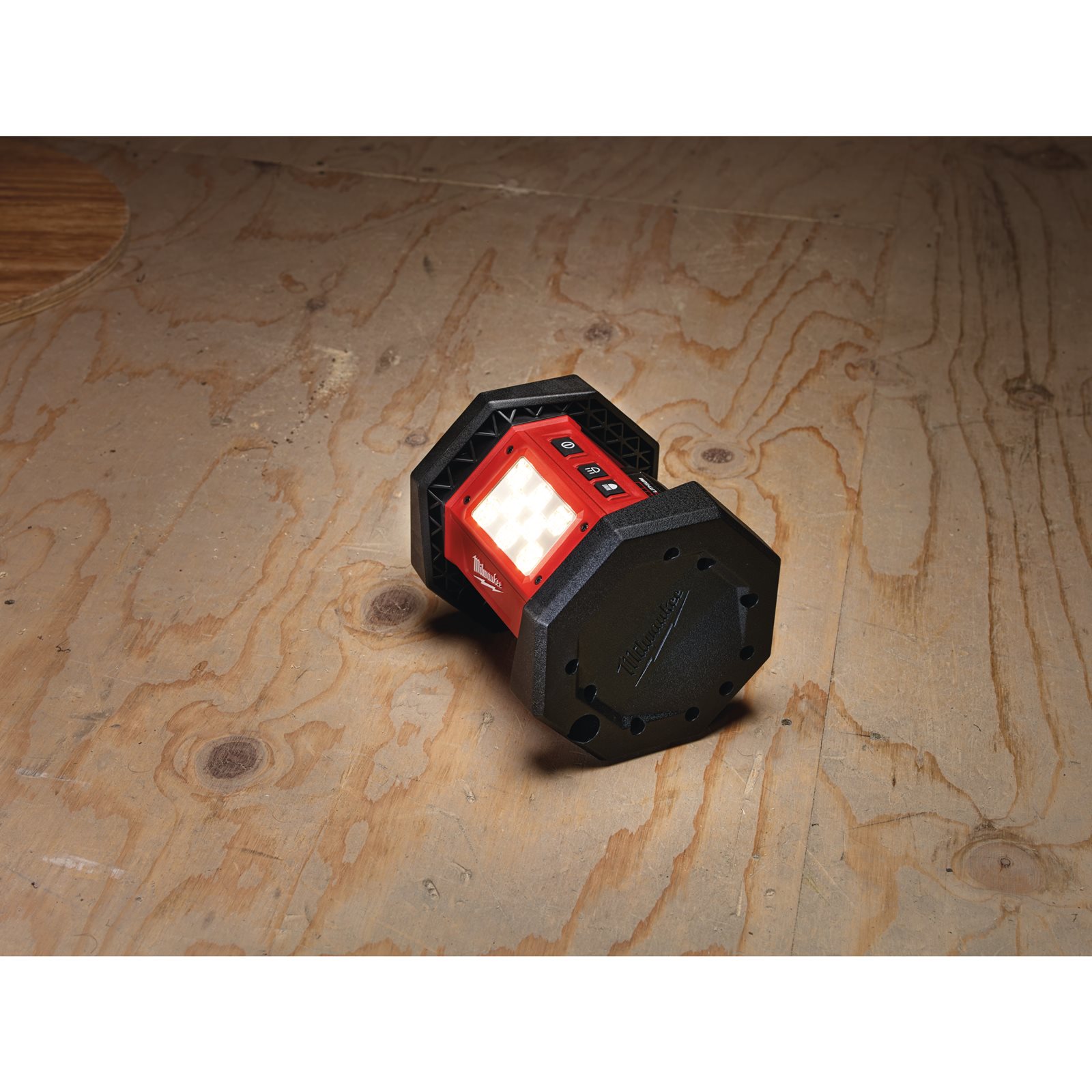 Proiector LED M18 Milwaukee M18 AL-0 - detaliu 1