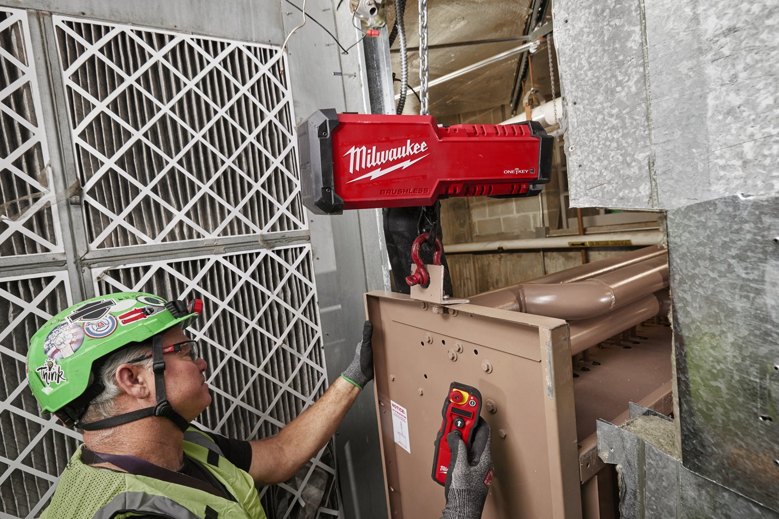 Electropalan 1 tonă M18 ONE-KEY Milwaukee M18 BLCHTO-121 - in utilizare 1