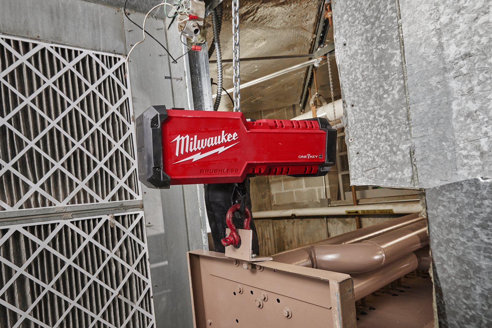 Electropalan 1 tonă M18 ONE-KEY Milwaukee M18 BLCHTO-121 - in utilizare 2