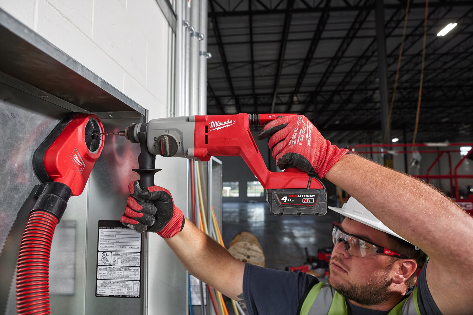 Ciocan rotopercutor fără perii 26 mm SDS-Plus M18 cu mâner D Milwaukee M18 BLHACD26-402X - in utilizare 3