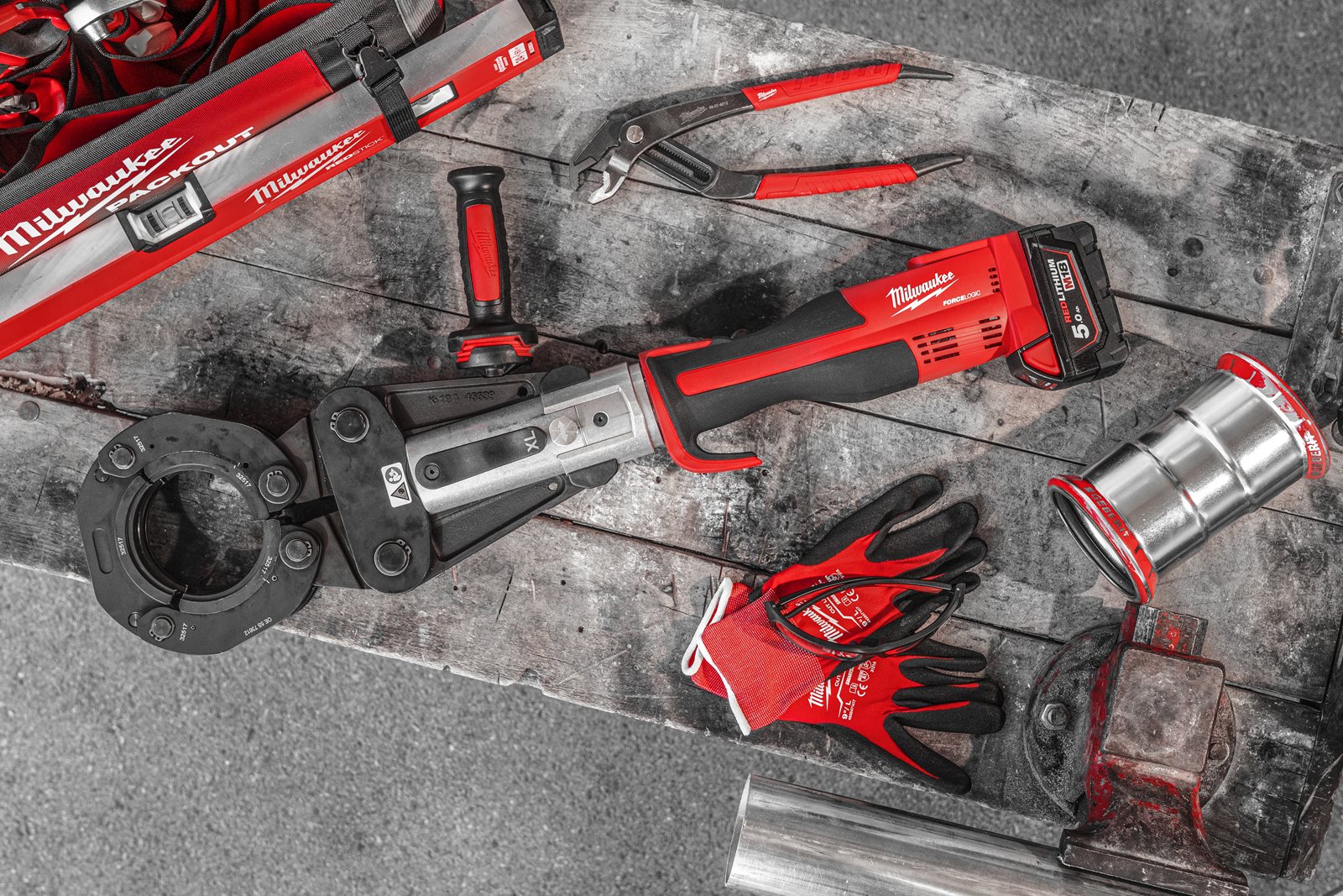 Presă XL M18 FORCE LOGIC cu motor fără perii Milwaukee M18 BLHPTXL-0C - in utilizare 1
