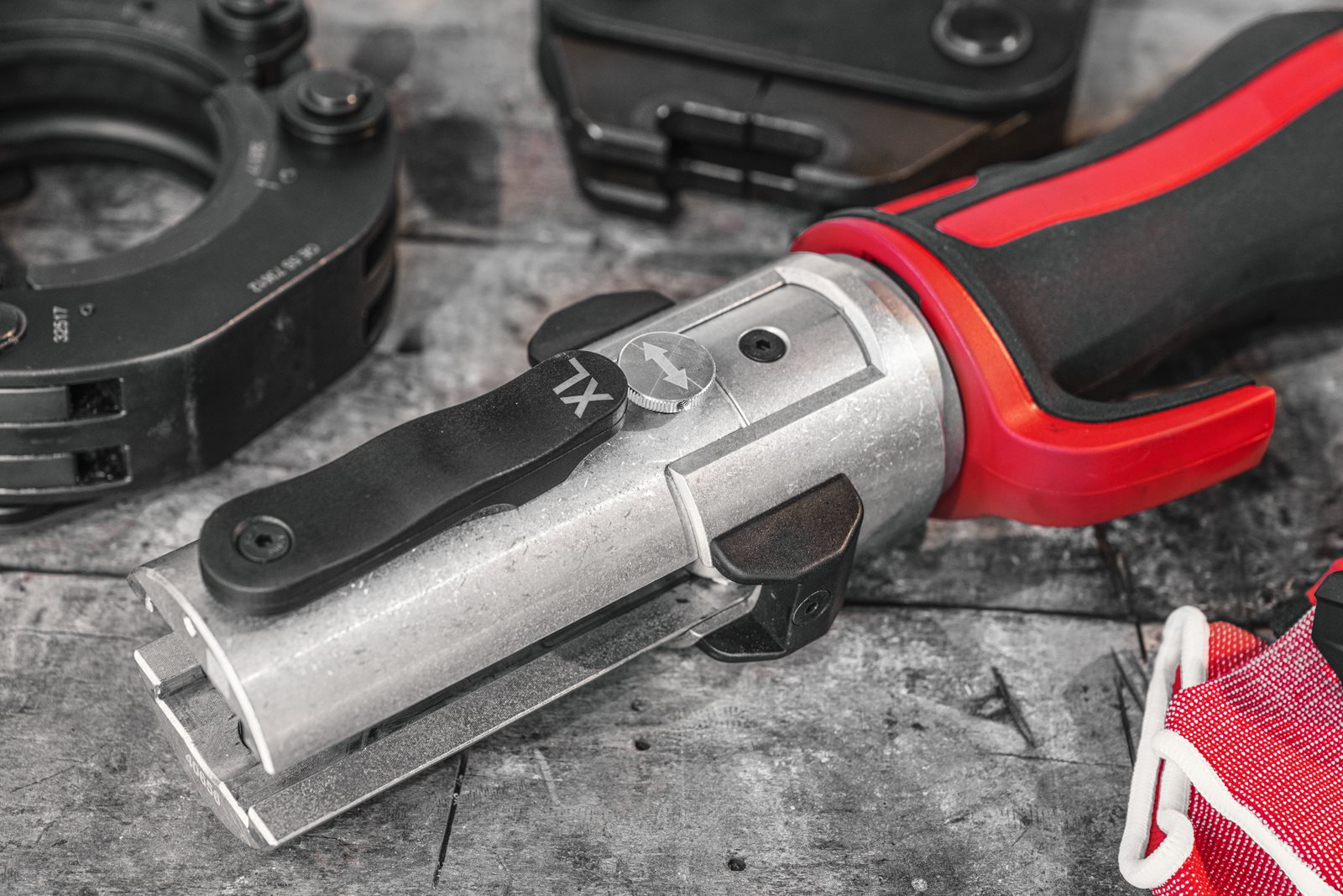 Presă XL M18 FORCE LOGIC cu motor fără perii Milwaukee M18 BLHPTXL-0C - in utilizare 11