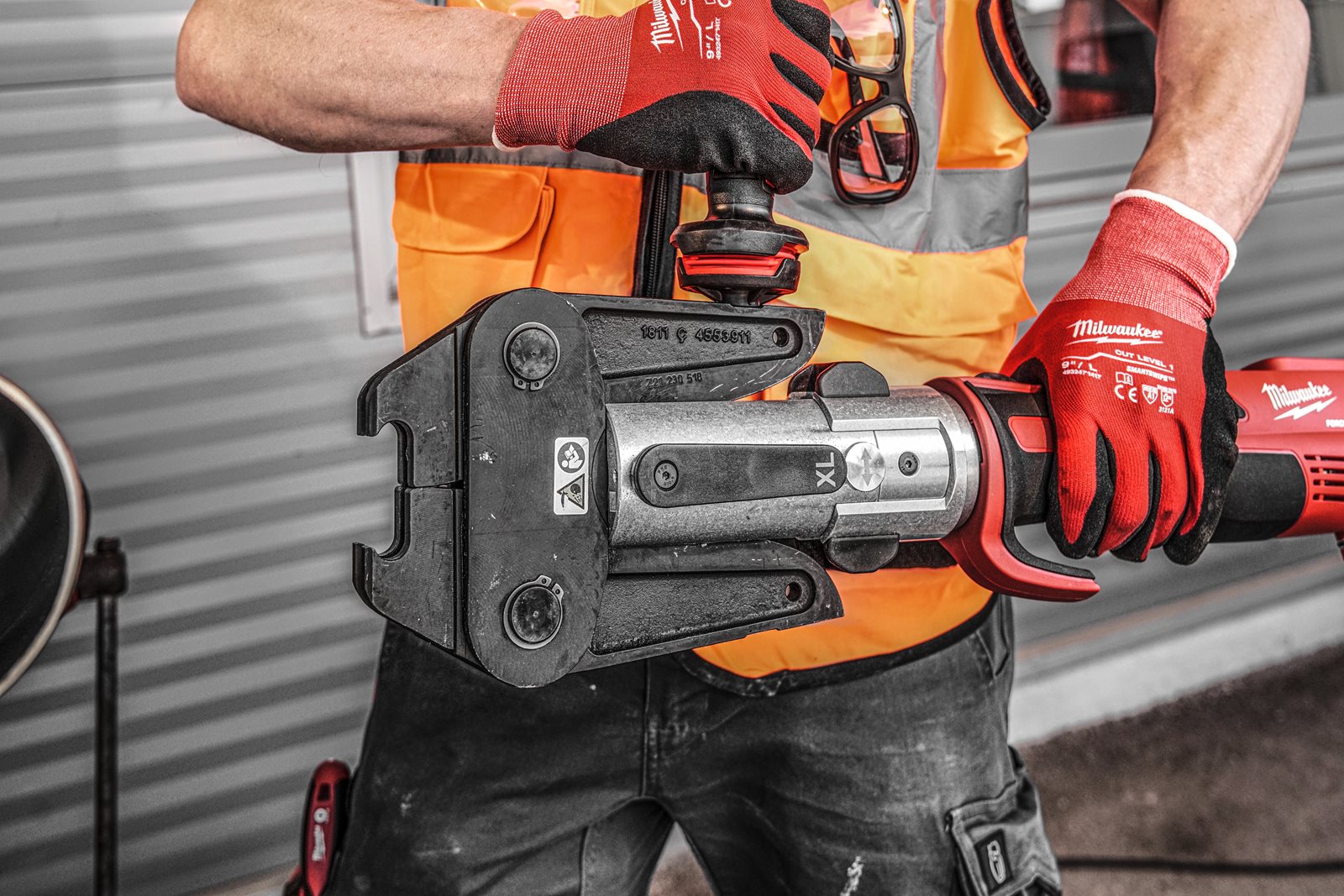 Presă XL M18 FORCE LOGIC cu motor fără perii Milwaukee M18 BLHPTXL-0C - in utilizare 15