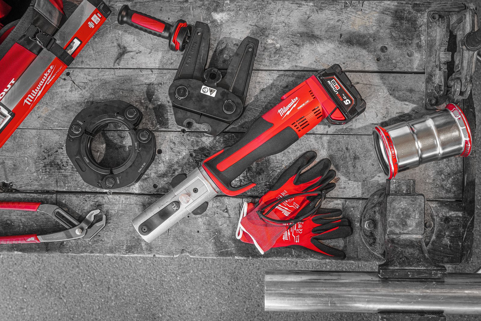 Presă XL M18 FORCE LOGIC cu motor fără perii Milwaukee M18 BLHPTXL-0C - in utilizare 5