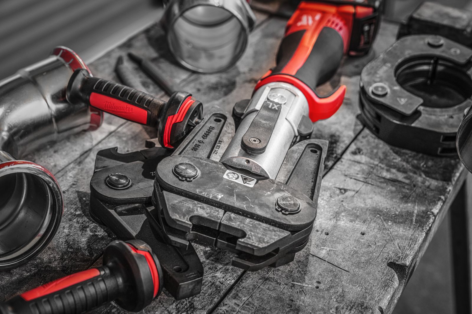 Presă XL M18 FORCE LOGIC cu motor fără perii Milwaukee M18 BLHPTXL-0C - in utilizare 7