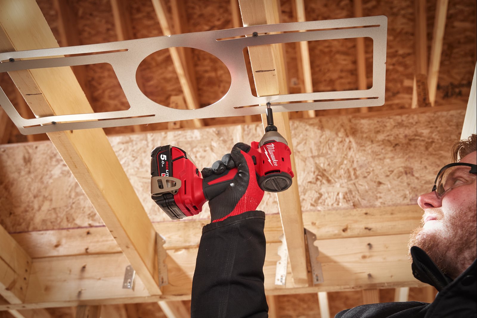 Mașină de înșurubat cu impact, cu motor fără perii 1/4" Hex M18 Milwaukee M18 BLIDR-0X - in utilizare 5