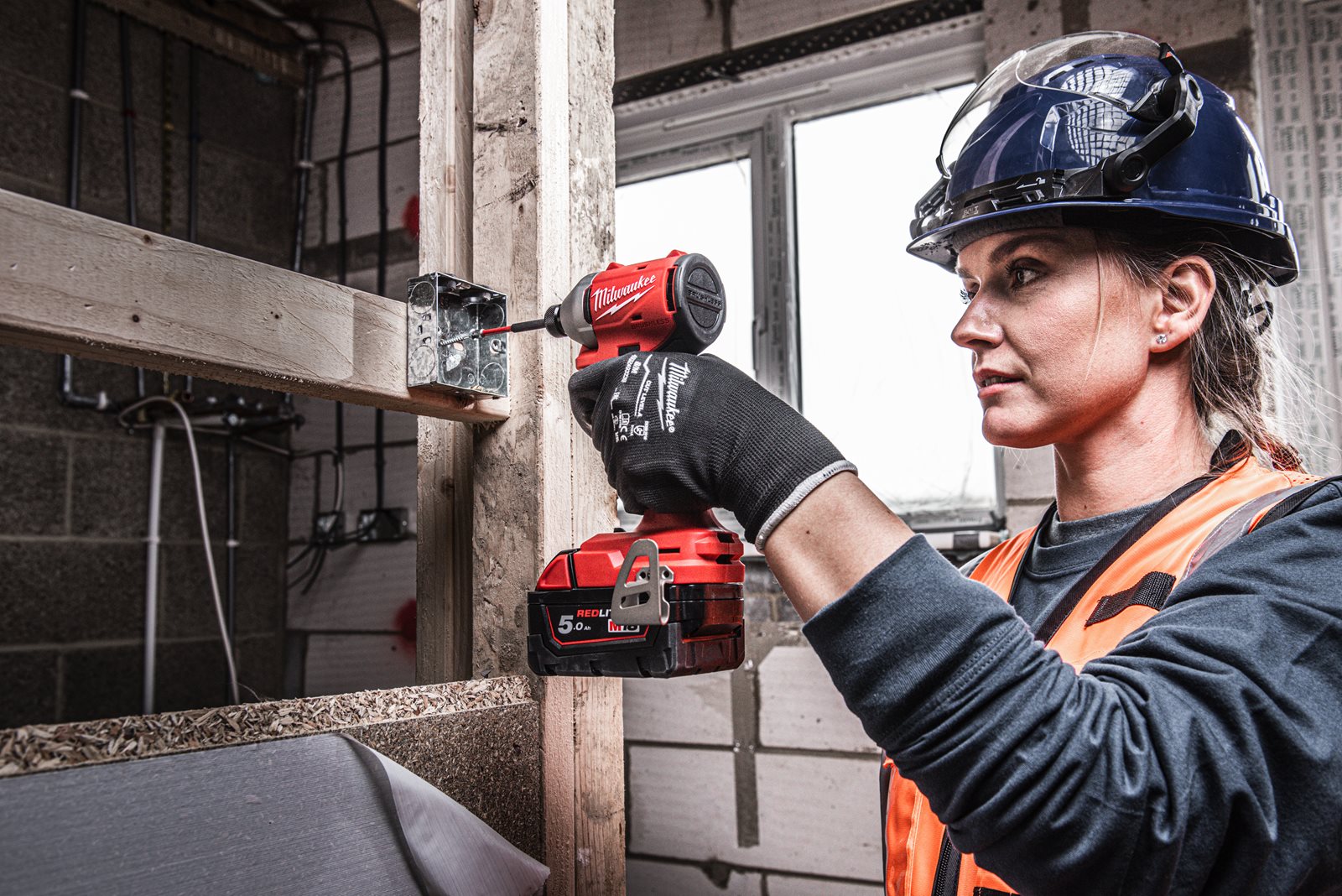 Mașină de înșurubat cu impact, cu motor fără perii 1/4" Hex M18 Milwaukee M18 BLIDR-0X - in utilizare 8