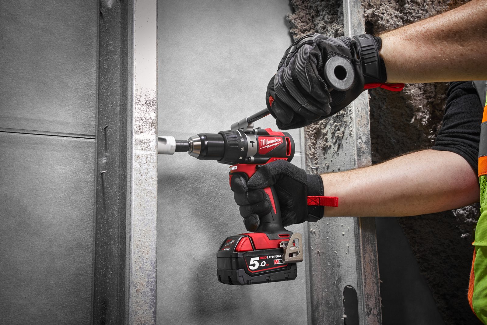 Mașină de găurit cu percuție, cu motor fără perii M18 Milwaukee M18 BLPD2-0X - in utilizare 2